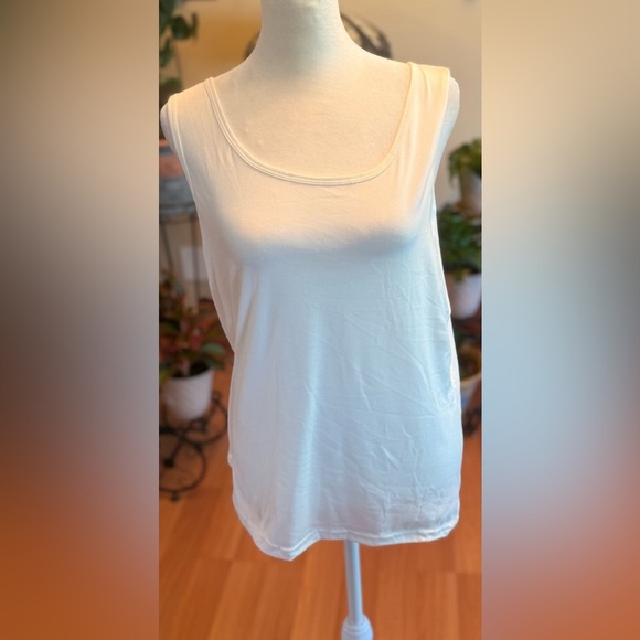NWOT Women’s White Tank Top Cami Undershirt Wide Strap Summer Medium Stretch 2xl - Picture 1 of 10